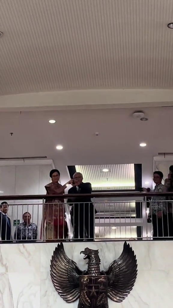 9 Momen perpisahan Sri Mulyani usai sertijab dari Menteri Keuangan, menangis saat pamit dengan pegawai