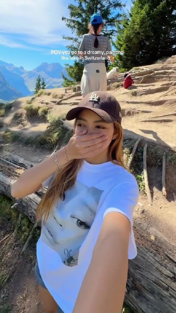 Move on dari Okin, Regina Phoenix kini gandeng pacar bule, ini 7 potretnya saat liburan di Swiss