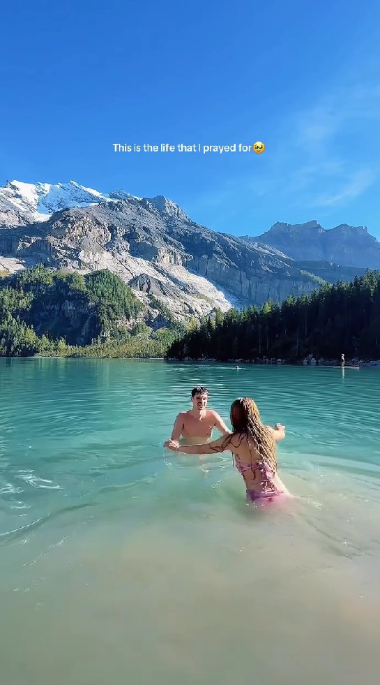 Move on dari Okin, Regina Phoenix kini gandeng pacar bule, ini 7 potretnya saat liburan di Swiss