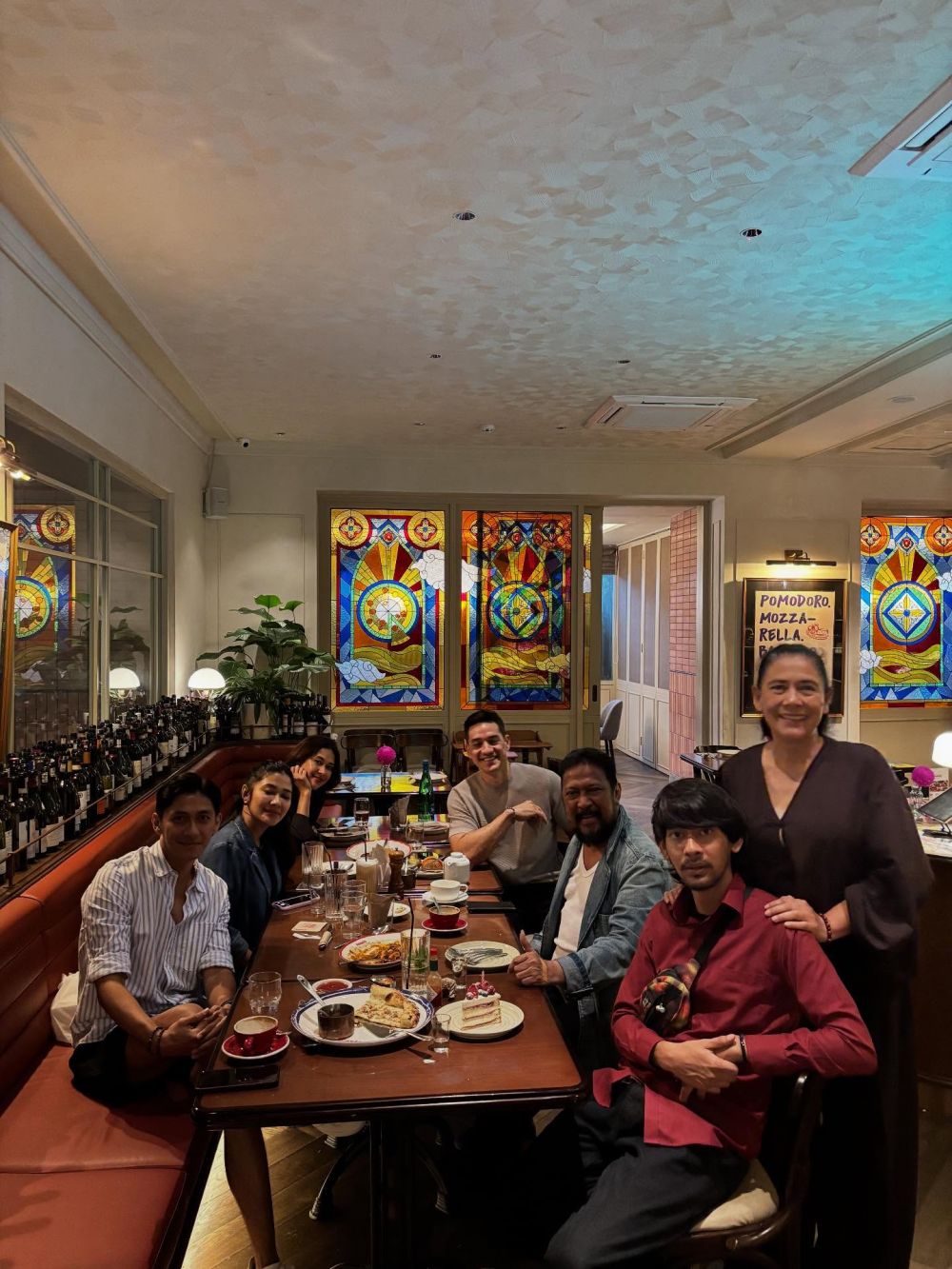 Tetap akur meski 12 tahun cerai, 9 potret Lydia Kandou rayakan ultah anak bungsu bareng mantan suami