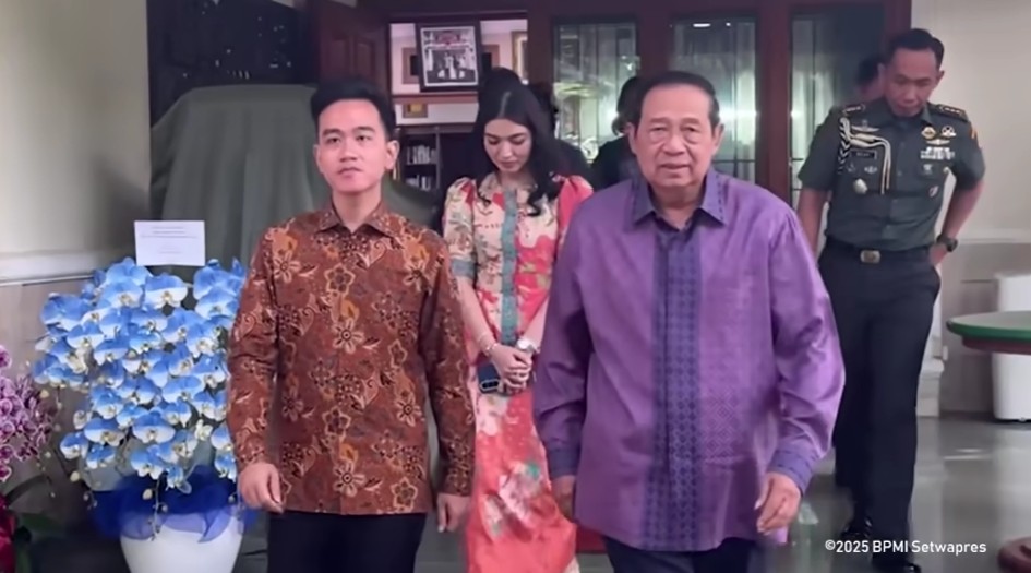 9 Momen Gibran Rakabuming Raka dan Selvi Ananda ke rumah SBY, ucapkan ultah sembari cium tangan