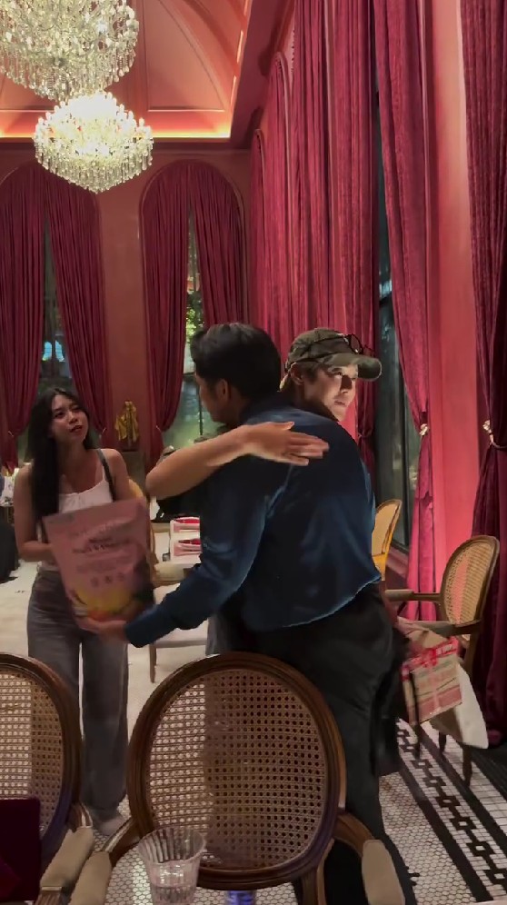 9 Potret Ricky Cuaca makan malam bareng Kim Hyun-joong BBF, oleh-olehnya jadi sorotan