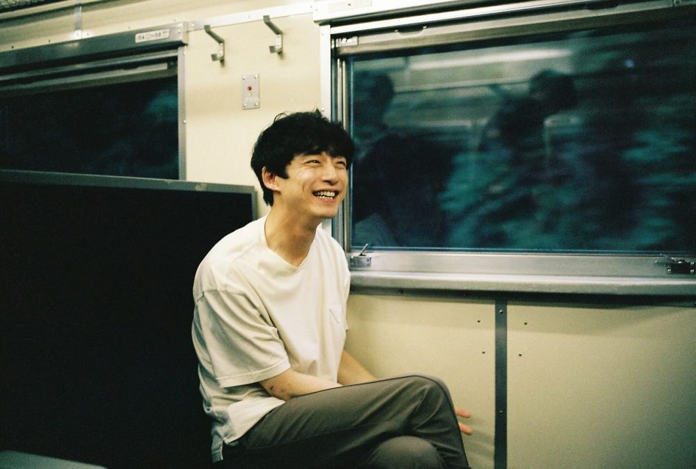 Diisukan tinggal bareng pacar, siapa sih Kentaro Sakaguchi? Kenalan sama aktor 'What Comes After Love'