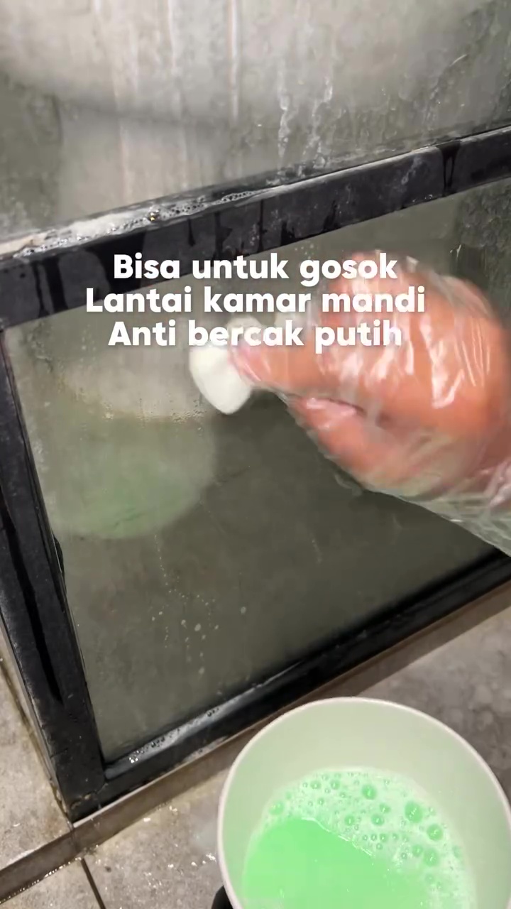 Sering bikin buram, ini cara mudah bersihkan kerak dan jamur di kaca kamar mandi pakai 2 bahan dapur