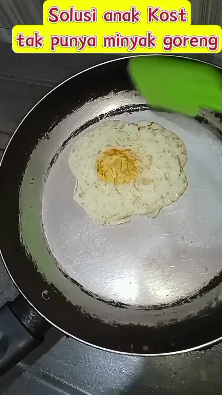 Kehabisan stok minyak goreng? Tenang! Coba cara ini saat hendak menggoreng makanan biar antigosong