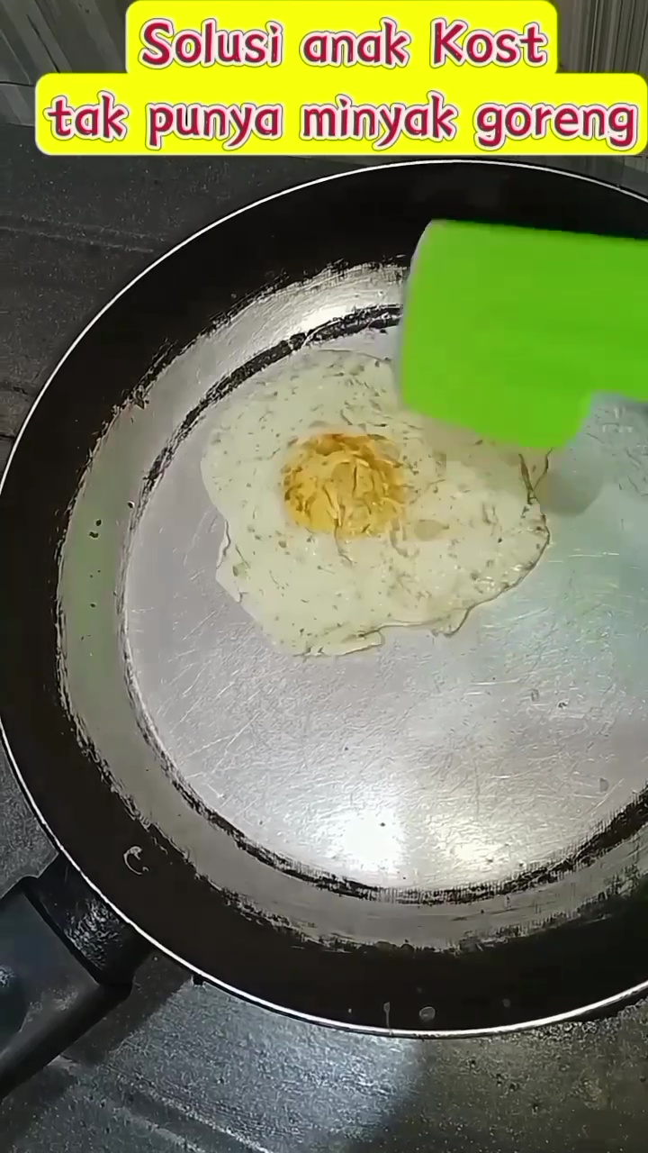 Kehabisan stok minyak goreng? Tenang! Coba cara ini saat hendak menggoreng makanan biar antigosong