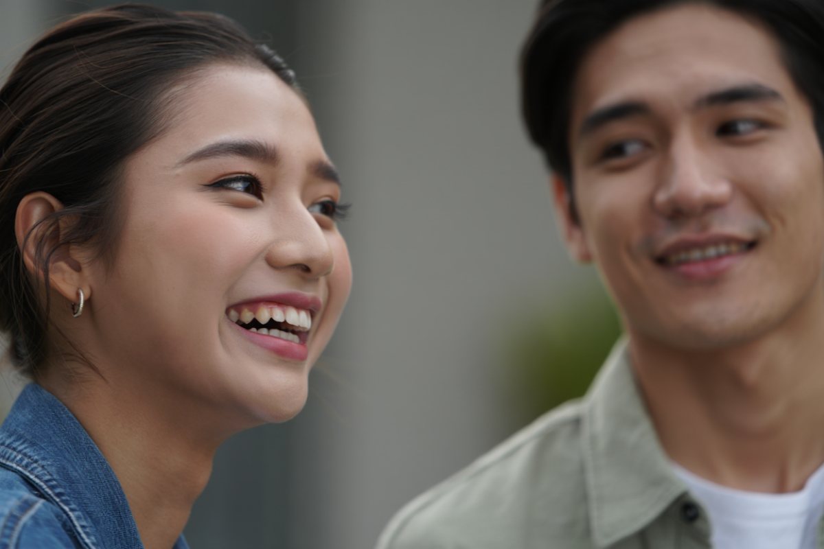 50 Pantun kiasan cinta puitis terbaru 2025, lucu tapi romantis