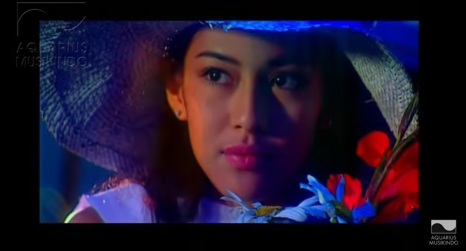 Tak banyak yang tahu, Dian Sastro pernah jadi model video klip lagu hits Katon Bagaskara, 9 potretnya