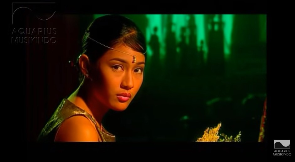 Tak banyak yang tahu, Dian Sastro pernah jadi model video klip lagu hits Katon Bagaskara, 9 potretnya