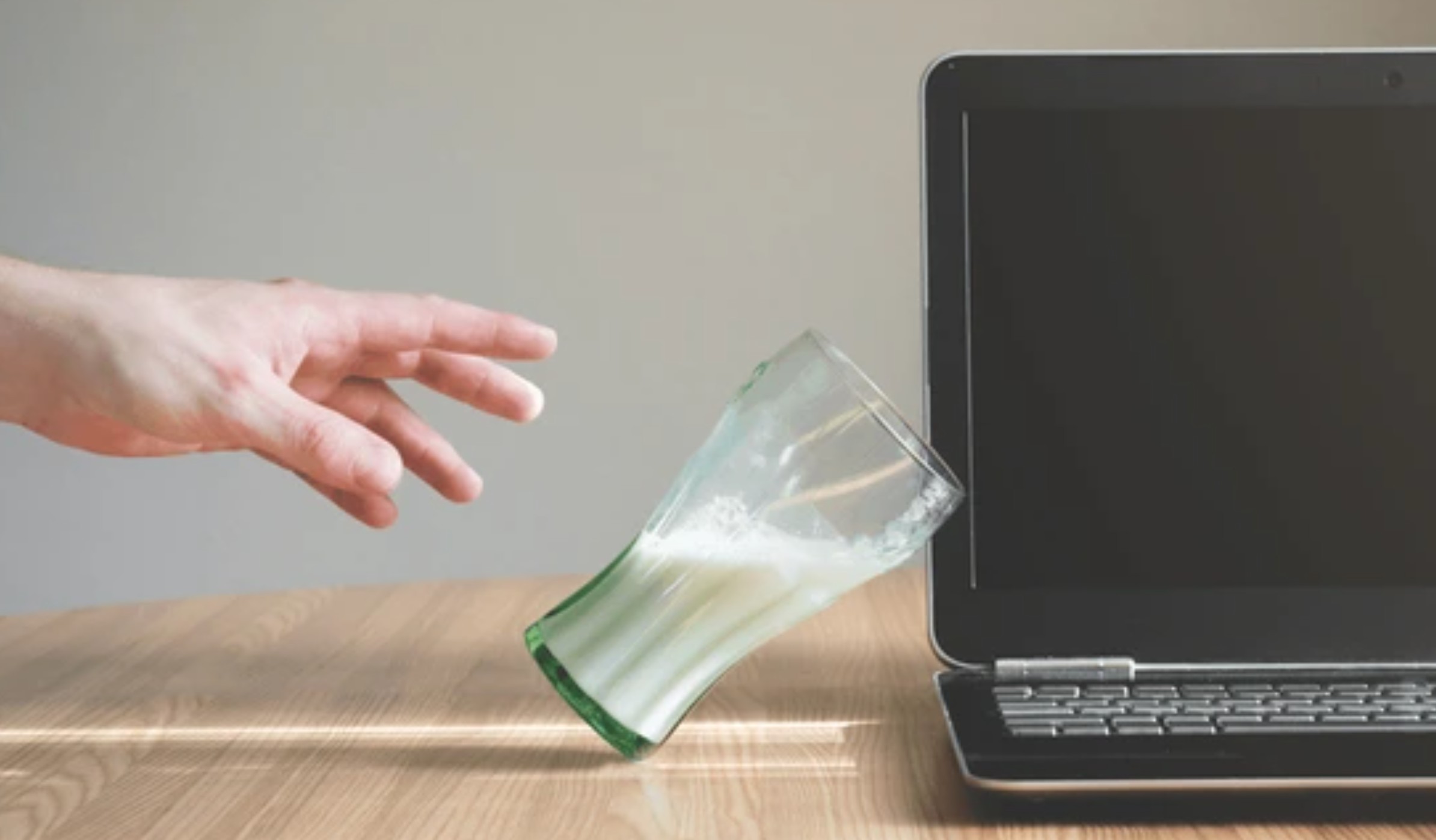 10 Tanda laptop bekas ketumpahan cairan air atau kopi, hati-hati sebelum membeli