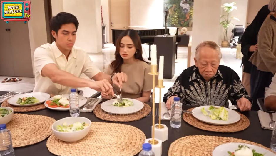 9 Potret Irwan Mussry dinner bareng keluarga, perlakuannya ke orang tua Maia Estianty idaman banget