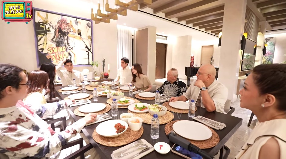 9 Potret Irwan Mussry dinner bareng keluarga, perlakuannya ke orang tua Maia Estianty idaman banget