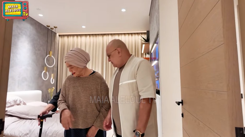 9 Potret Irwan Mussry dinner bareng keluarga, perlakuannya ke orang tua Maia Estianty idaman banget