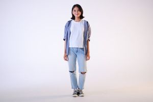 5 Tips tampil modis dengan pakaian basic yang ada di lemari kamu