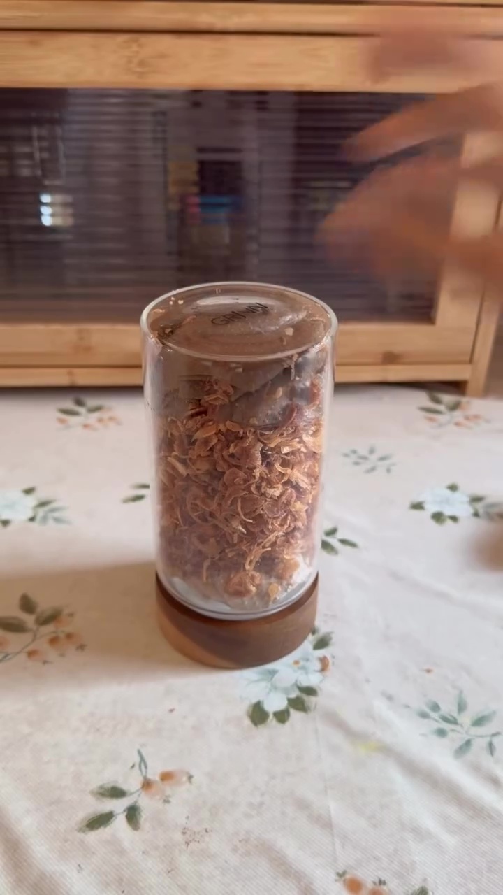 Bawang goreng jadi lebih awet 2 bulan, begini cara menyimpannya tanpa khawatir melempem dan tengik