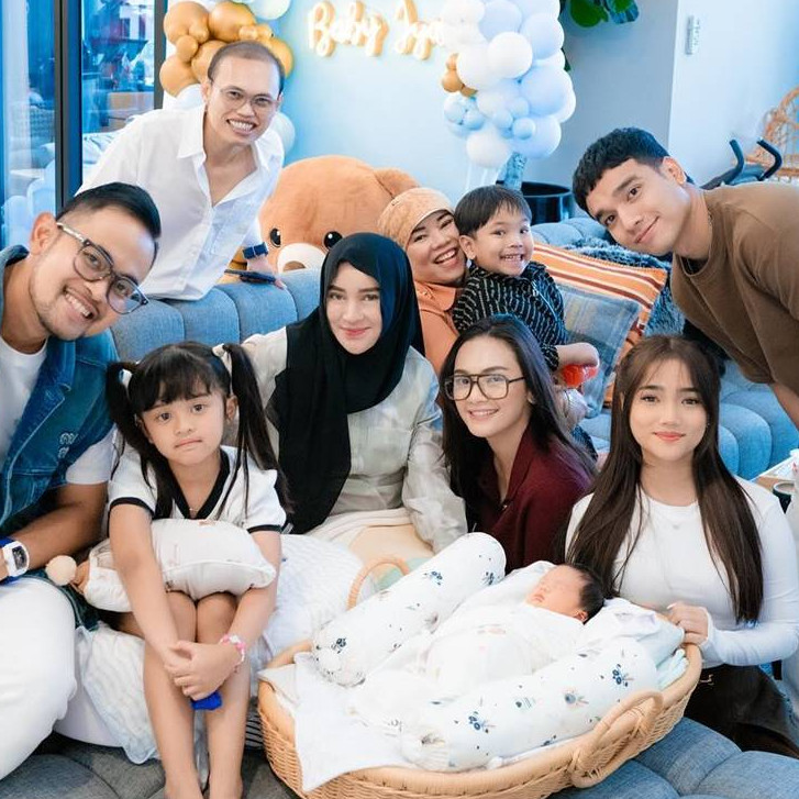 Pernah dijadikan tempat curhat, intip 11 momen kedekatan Fuji bareng para crazy rich Indonesia