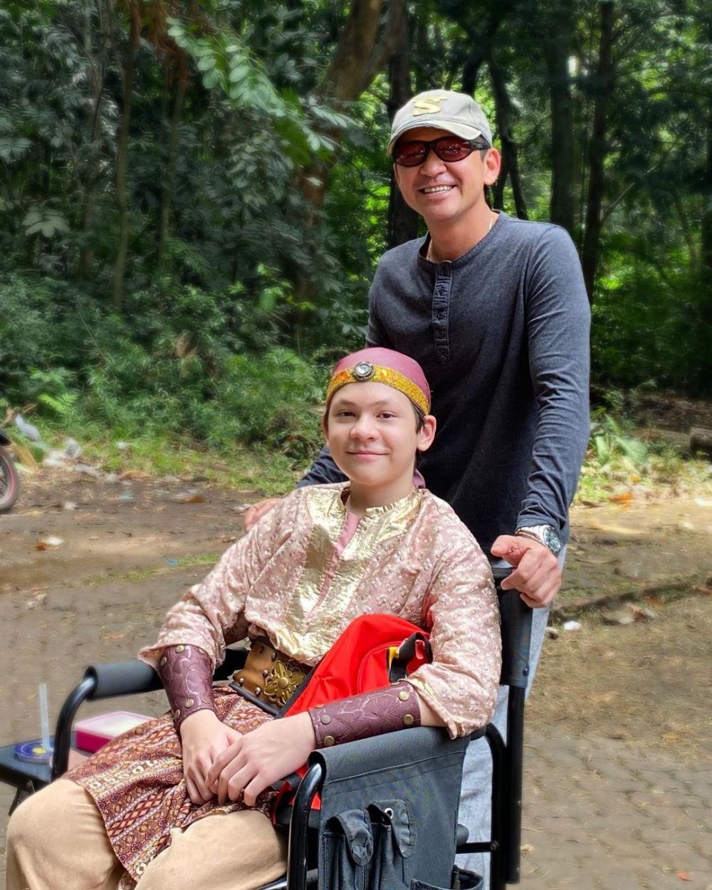 Pemeran anak Suzzanna di film Telaga Angker ini punya putra, ini 11 potret kebersamaannya