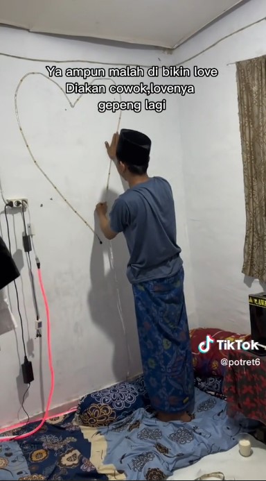 Jauh dari kata estetik, potret kamar pria usai didekorasi ini hasilnya malah bikin tidur nggak tenang