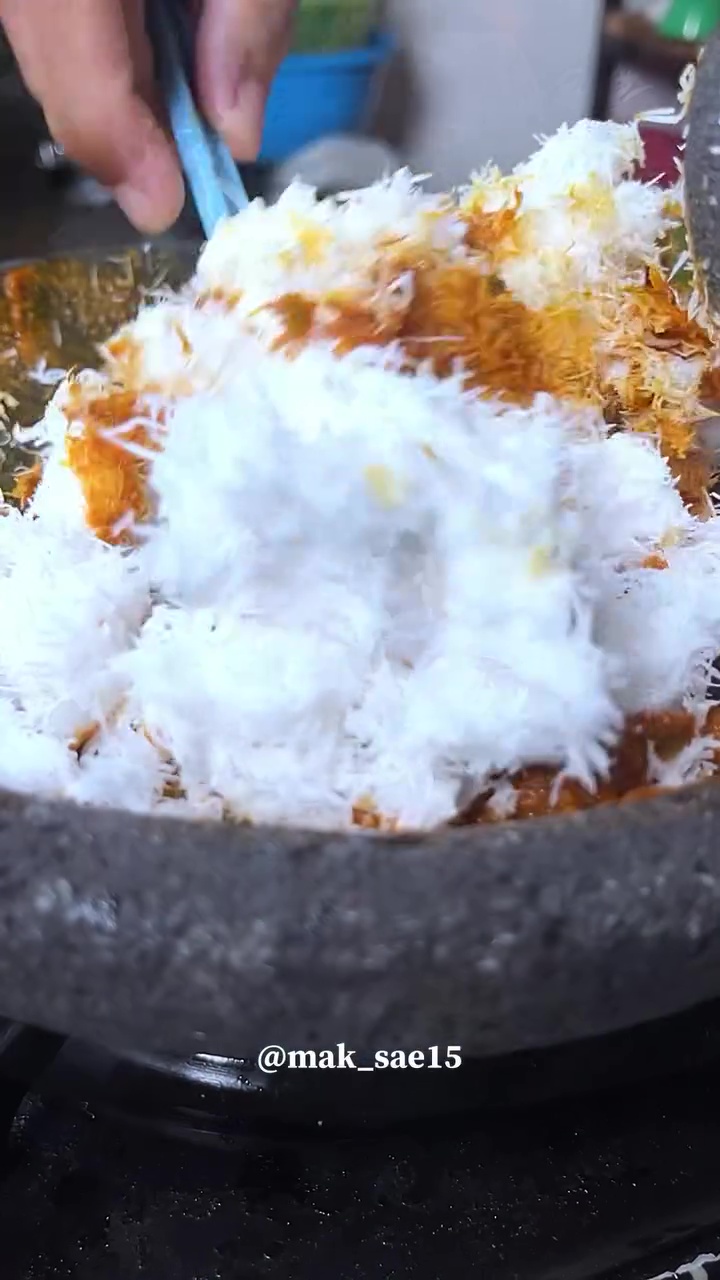 Ternyata nggak dikukus, wanita ini bagikan trik bikin bumbu urap lebih tahan lama dan tak cepat basi