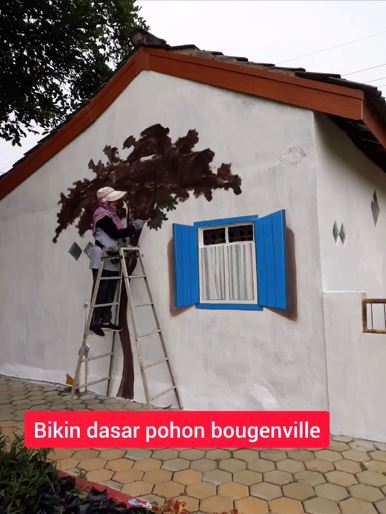Awalnya kumuh dan penuh coretan, tembok bangunan posyandu ini jadi estetik usai dilukis wanita ini