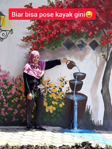 Awalnya kumuh dan penuh coretan, tembok bangunan posyandu ini jadi estetik usai dilukis wanita ini