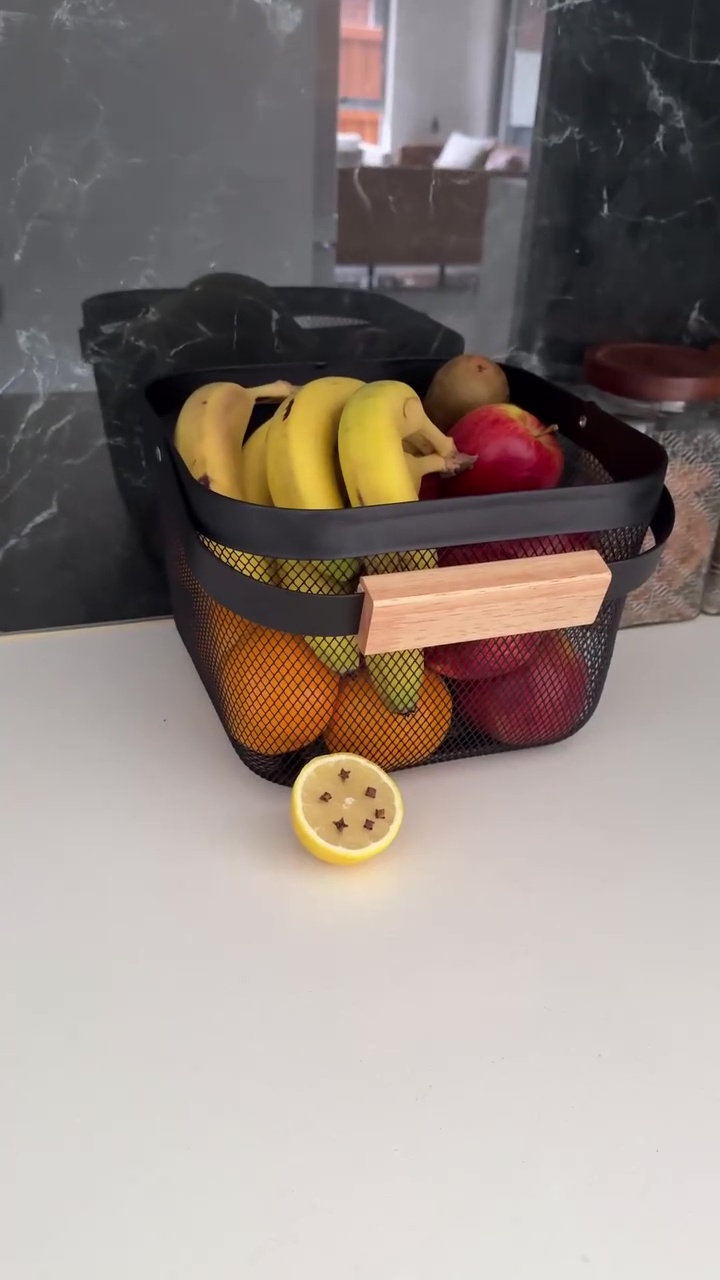 Buah di meja makan sering jadi sasaran lalat? Coba letakkan 2 bahan dapur ini biar bebas gangguan hama