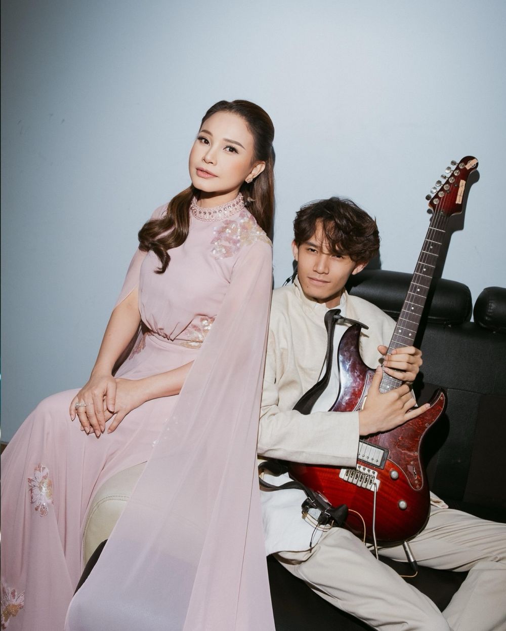 11 Potret kebersamaan Rossa dan putra semata wayangnya yang baru lulus SMA, gayanya kayak kakak-adik