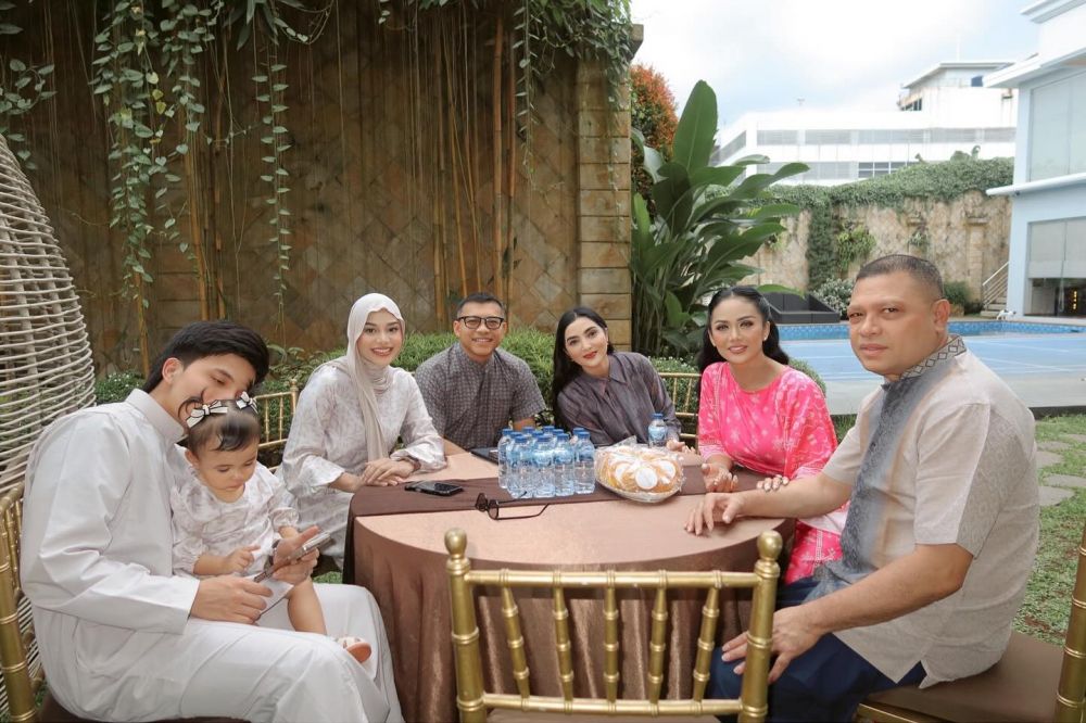 9 Potret kebersamaan keluarga Anang-Ashanty & Krisdayanti-Raul Lemos dari masa ke masa, selalu kompak