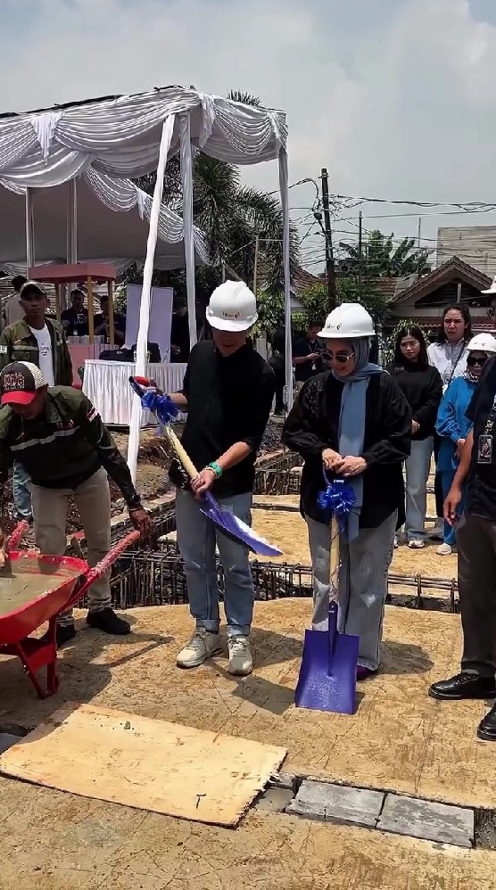 Bisnis kian moncer, Tya Ariestya bangun kos-kosan ketiga, 9 potretnya di acara peletakan batu pertama