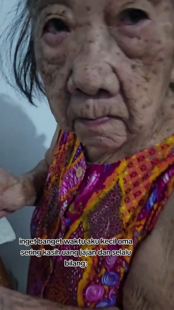 Momen cucu kasih uang ke neneknya ini awalnya kocak endingnya bikin haru, ternyata ini alasannya