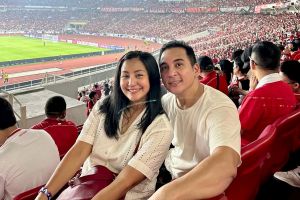 Berumah tangga dari 1999 sampai sekarang, ini 9 potret lawas Amara 'Lingua' dan Frans Mohede yang awet