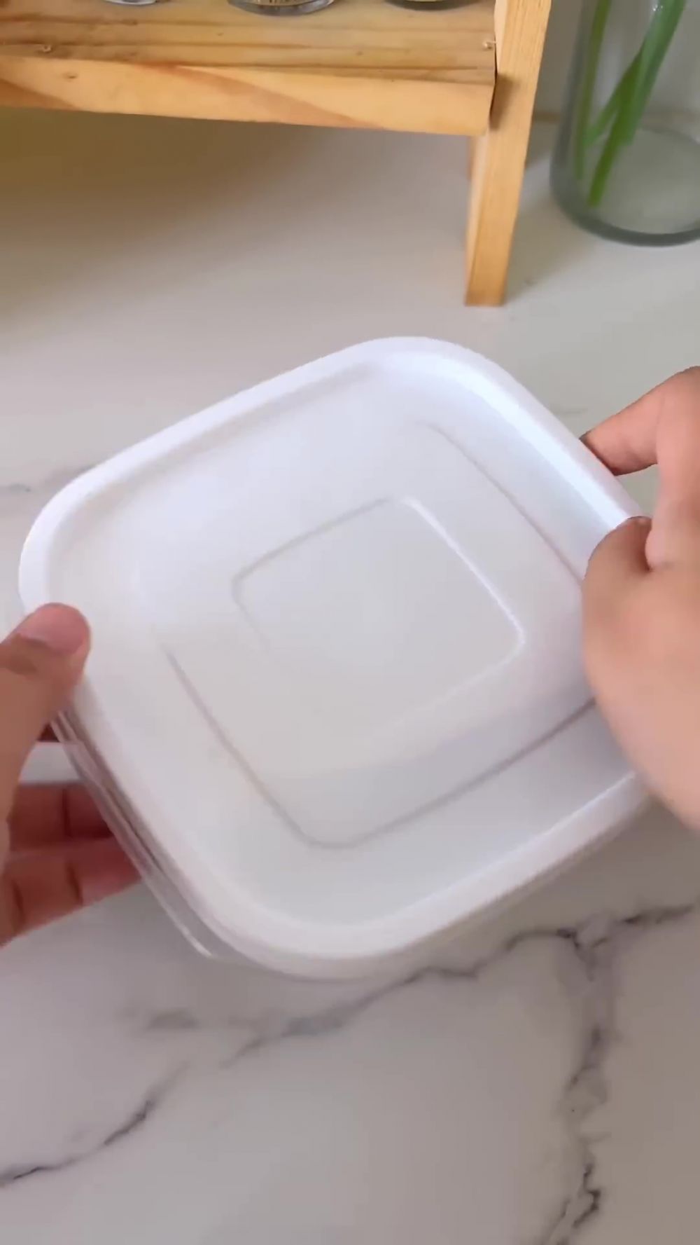 Bukan direndam air, ini cara simpan daun kemangi antilayu dan tetap hijau hingga 1 minggu