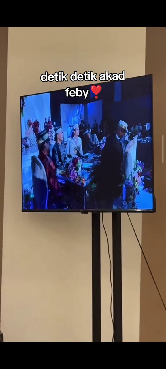 9 Potret pernikahan penyanyi Feby Putri dan Adam Febrian, tampil elegan dengan adat Bugis