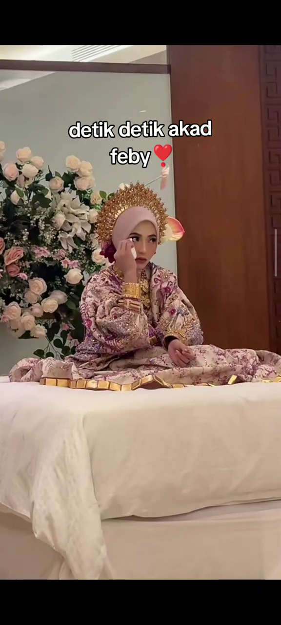 9 Potret pernikahan penyanyi Feby Putri dan Adam Febrian, tampil elegan dengan adat Bugis