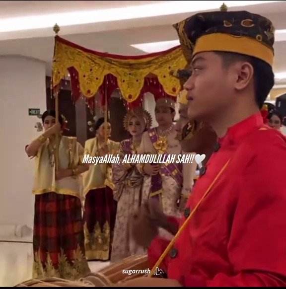 9 Potret pernikahan penyanyi Feby Putri dan Adam Febrian, tampil elegan dengan adat Bugis