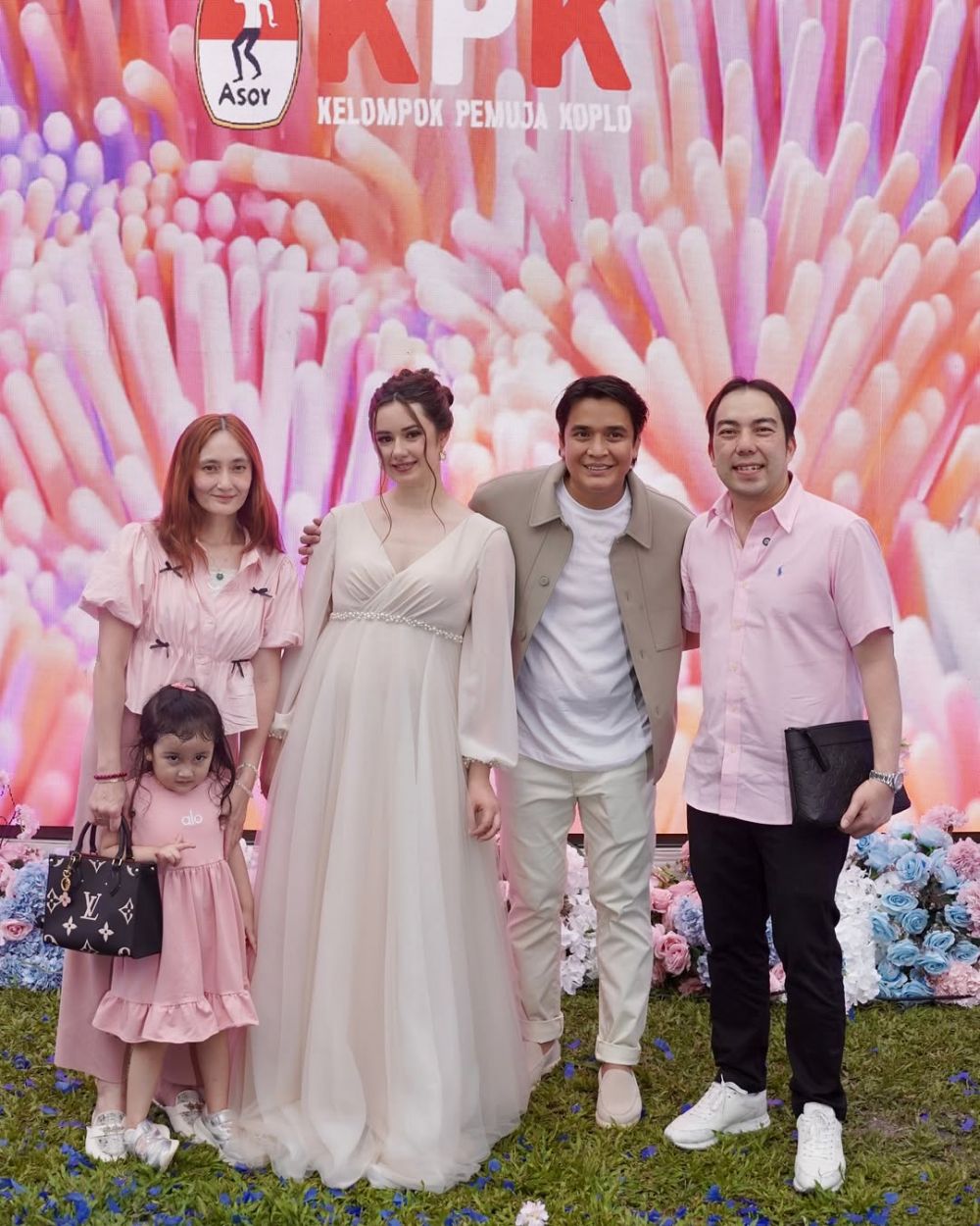 Siap sambut anak pertama, ini 9 potret momen gender reveal Vika Kolesnaya dan Billy Syahputra