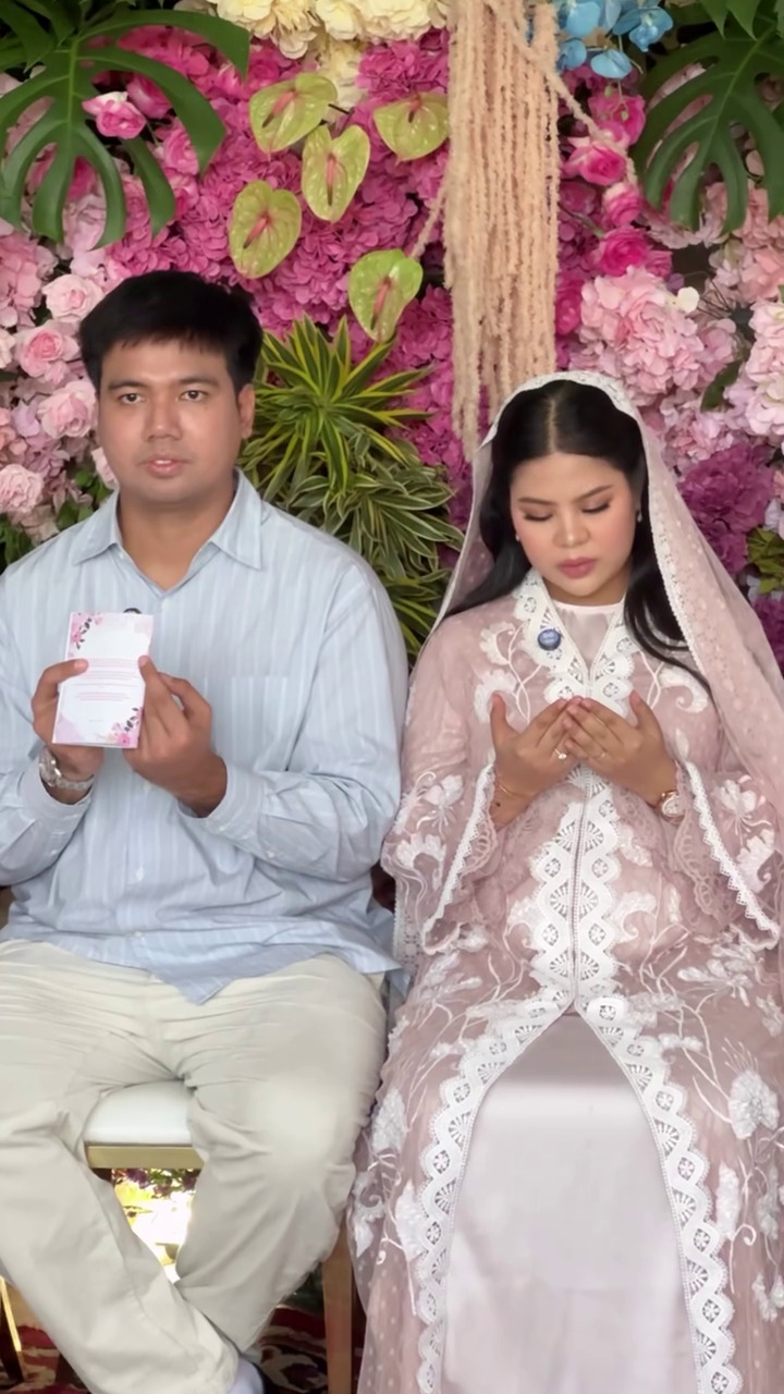 9 Potret tasyakuran 7 bulanan kehamilan istri Frans Faisal, segera sambut kelahiran anak perempuan
