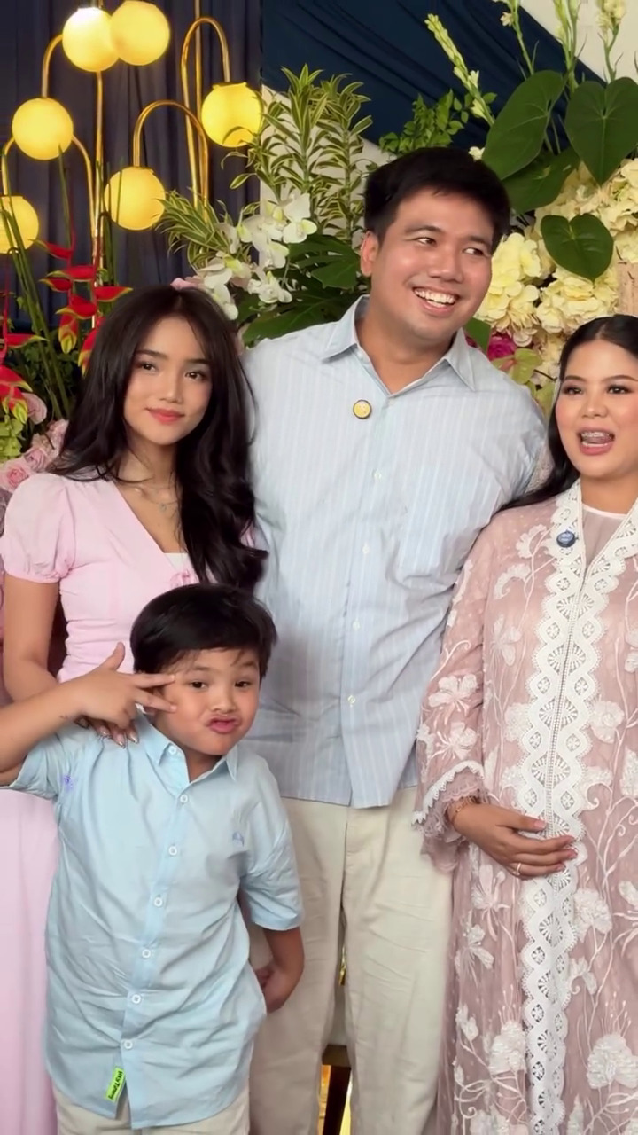 9 Potret tasyakuran 7 bulanan kehamilan istri Frans Faisal, segera sambut kelahiran anak perempuan