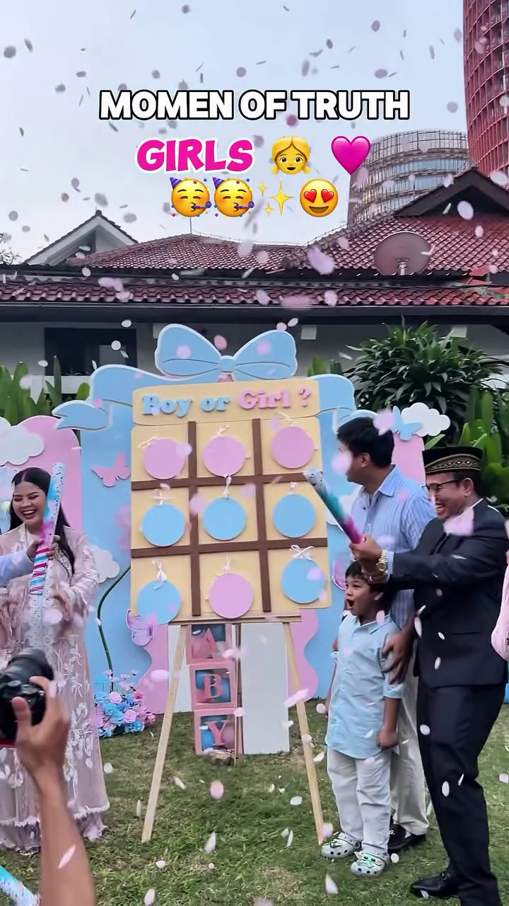 9 Potret tasyakuran 7 bulanan kehamilan istri Frans Faisal, segera sambut kelahiran anak perempuan