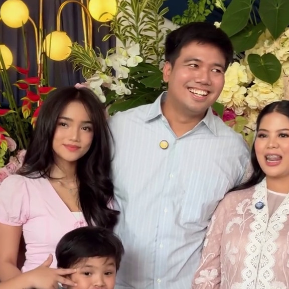 9 Potret tasyakuran 7 bulanan kehamilan istri Frans Faisal, segera sambut kelahiran anak perempuan