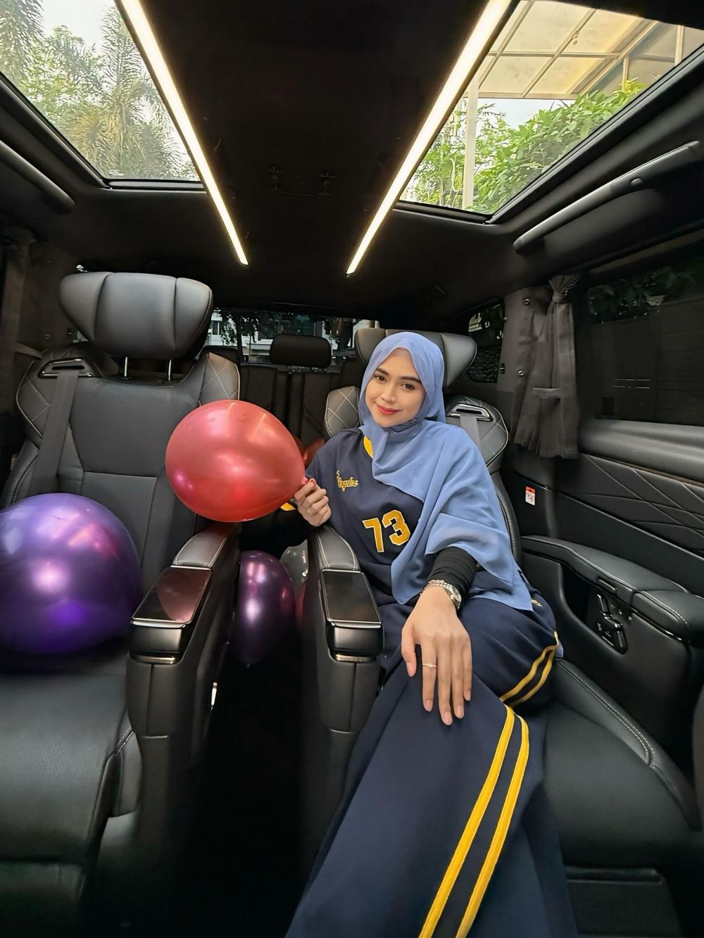 Harga nyaris Rp2 miliar, Ria Ricis beli mobil baru pilihan Moana buat kerja, ini 9 potret mewahnya