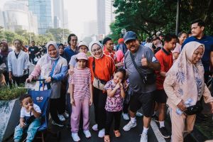 Diperlakukan layaknya anak kandung sendiri, intip 11 potret harmonis Rano Karno dan dua anak angkatnya