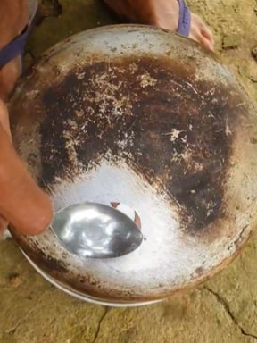 Tutorial praktis menambal panci bolong pakai barang bekas, hasilnya nggak main-main