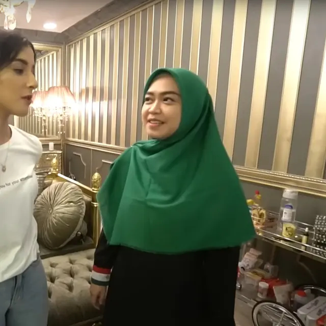 7 Potret kamar tidur mewah Tasya Farasya yang pancarkan nuansa glamor dan berkelas, penuh detail emas