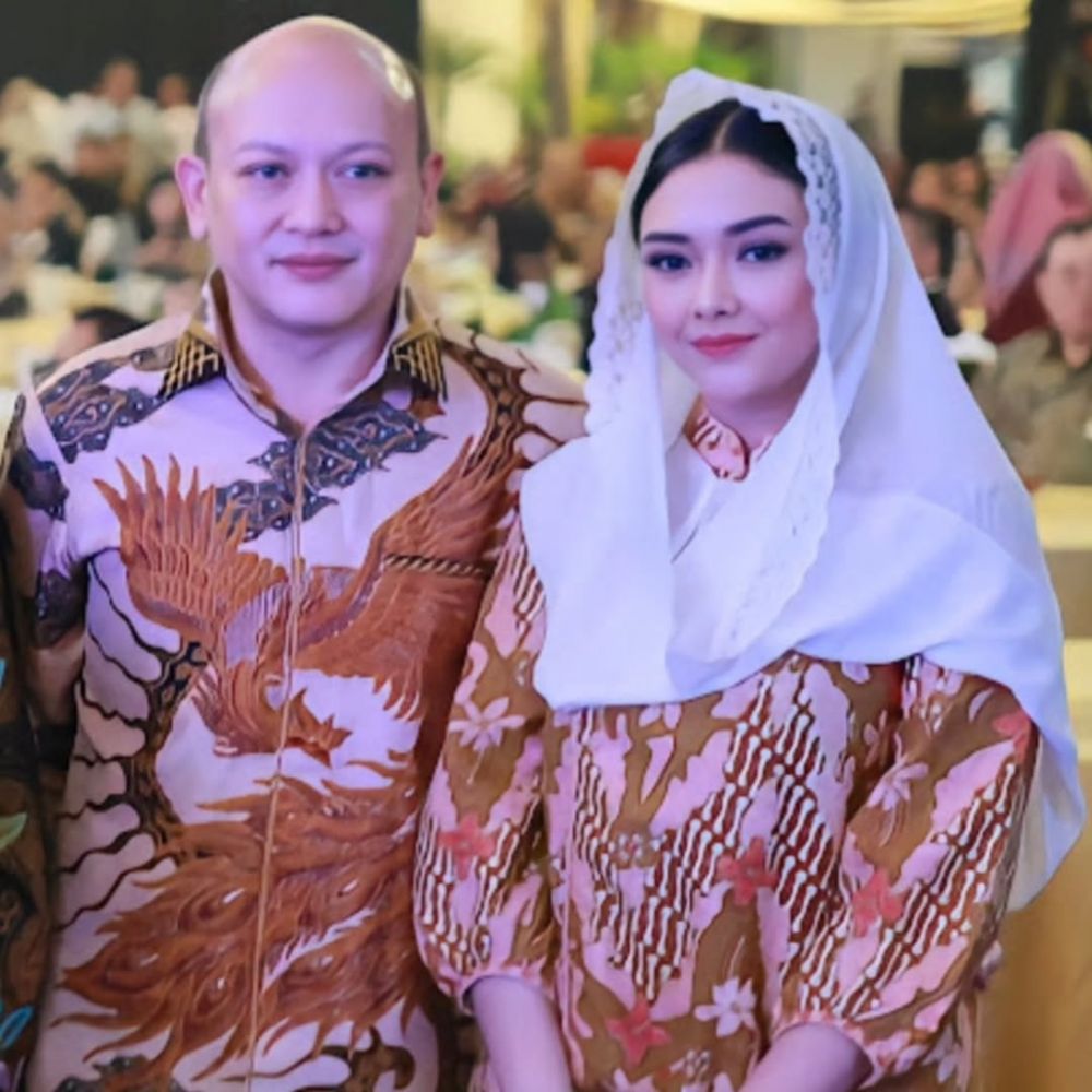 9 Potret terbaru Ari Sigit yang dibagikan istri baru, bahagia momong anak ketujuh di usia 54 tahun