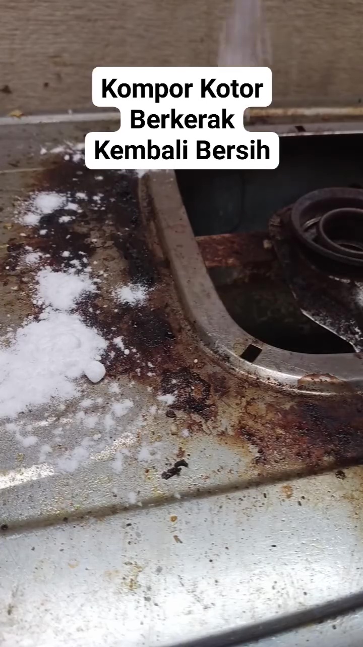Punya kompor lama yang berkerak tebal? Bersihkan dengan campuran bahan ini biar noda cepat rontok