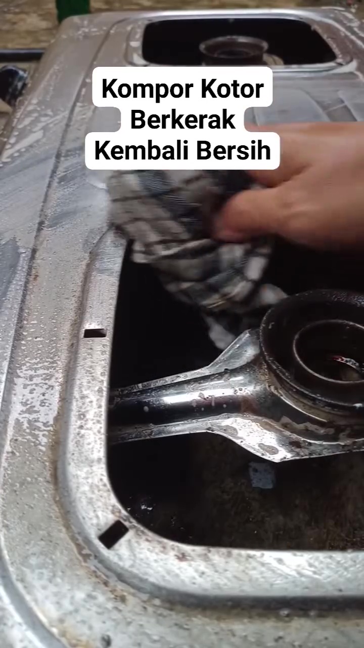 Punya kompor lama yang berkerak tebal? Bersihkan dengan campuran bahan ini biar noda cepat rontok