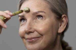 10 Pelembap mengatasi wajah kendur di usia 50 tahun harga di bawah Rp 100 ribu