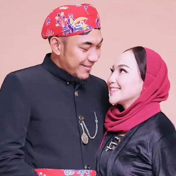 Aji Darmaji ngaku belum sanggup tidur di kamar usai sebulan ditinggal Mpok Alpa, tidur di musala