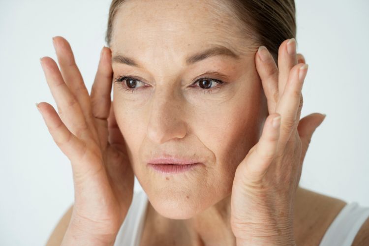 Kerutan di wajah bikin penampilan kurang menarik? Ini trik samarkan pakai 1 jensi sumber karbohidrat